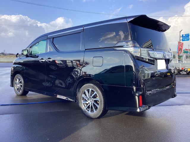 ヴェルファイアハイブリッド ＺＲ　４ＷＤ　両自動ドア　電動格納ミラー　ＢＬＵＥＴＯＯＴＨ　衝突安全ボディ　Ｗエアコン　リヤカメラ　クルコン　横滑り防止機能　オートエアコン　盗難防止システム　フルフラット　電動シート　三列シート（12枚目）