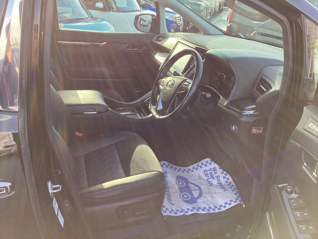 ヴェルファイアハイブリッド ＺＲ　４ＷＤ　両自動ドア　電動格納ミラー　ＢＬＵＥＴＯＯＴＨ　衝突安全ボディ　Ｗエアコン　リヤカメラ　クルコン　横滑り防止機能　オートエアコン　盗難防止システム　フルフラット　電動シート　三列シート（15枚目）