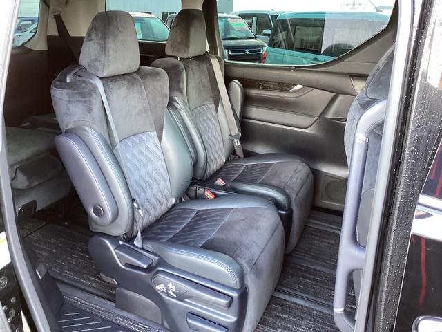 ヴェルファイアハイブリッド ＺＲ　４ＷＤ　両自動ドア　電動格納ミラー　ＢＬＵＥＴＯＯＴＨ　衝突安全ボディ　Ｗエアコン　リヤカメラ　クルコン　横滑り防止機能　オートエアコン　盗難防止システム　フルフラット　電動シート　三列シート（16枚目）