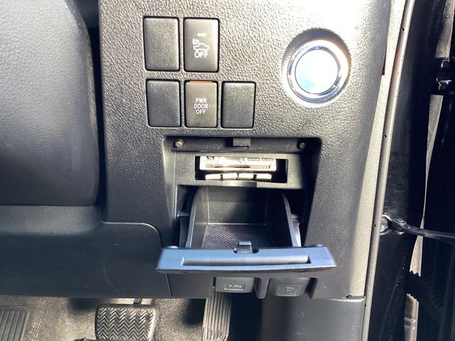 ヴェルファイアハイブリッド ＺＲ　４ＷＤ　両自動ドア　電動格納ミラー　ＢＬＵＥＴＯＯＴＨ　衝突安全ボディ　Ｗエアコン　リヤカメラ　クルコン　横滑り防止機能　オートエアコン　盗難防止システム　フルフラット　電動シート　三列シート（24枚目）
