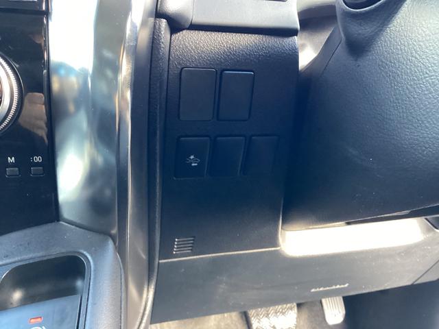 ヴェルファイアハイブリッド ＺＲ　４ＷＤ　両自動ドア　電動格納ミラー　ＢＬＵＥＴＯＯＴＨ　衝突安全ボディ　Ｗエアコン　リヤカメラ　クルコン　横滑り防止機能　オートエアコン　盗難防止システム　フルフラット　電動シート　三列シート（28枚目）