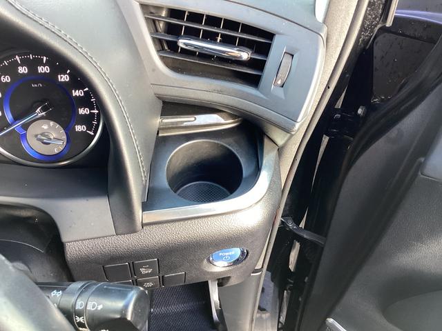 ヴェルファイアハイブリッド ＺＲ　４ＷＤ　両自動ドア　電動格納ミラー　ＢＬＵＥＴＯＯＴＨ　衝突安全ボディ　Ｗエアコン　リヤカメラ　クルコン　横滑り防止機能　オートエアコン　盗難防止システム　フルフラット　電動シート　三列シート（30枚目）