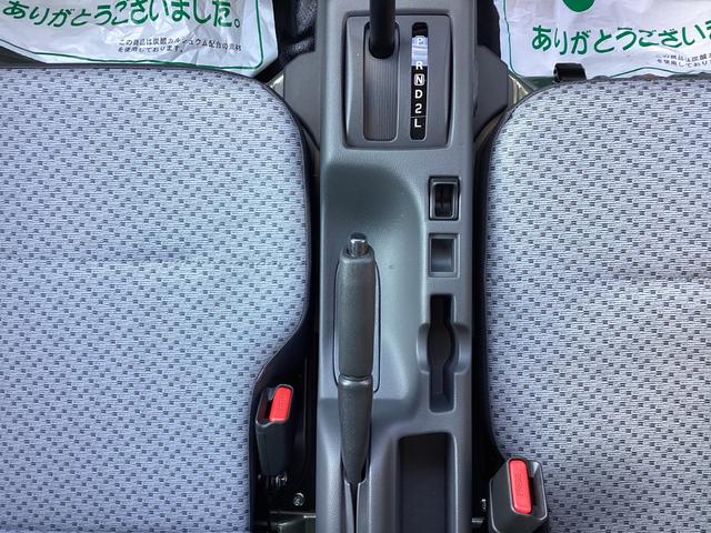 キャリイトラック ＫＣエアコン・パワステ農繁仕様　パートタイム４ＷＤ　Ｗエアバッグ　ＡＣ　オートハイビーム　横滑り防止　運転席エアバッグ　パワーウィンドー　ＰＳ　キーレスエントリー　ＡＢＳ（19枚目）