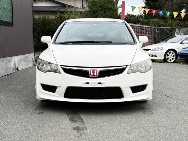 シビック タイプＲ　無限サスペンション／内装色赤／チャンピオンシップホワイト／キーレス／アルミホイ－ル／エンジン（Ｋ２０Ａ型　２２５馬力）を搭載６速マニュアルトランスミッション（3枚目）