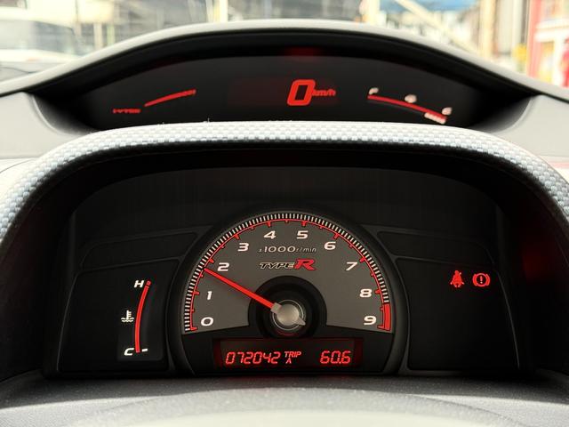 シビック タイプＲ　無限サスペンション／内装色赤／チャンピオンシップホワイト／キーレス／アルミホイ－ル／エンジン（Ｋ２０Ａ型　２２５馬力）を搭載６速マニュアルトランスミッション（9枚目）