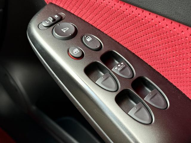 シビック タイプＲ　無限サスペンション／内装色赤／チャンピオンシップホワイト／キーレス／アルミホイ－ル／エンジン（Ｋ２０Ａ型　２２５馬力）を搭載６速マニュアルトランスミッション（21枚目）