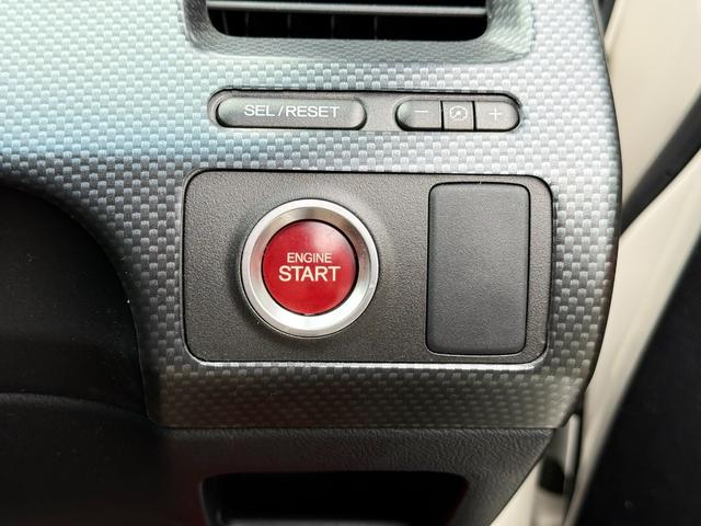 シビック タイプＲ　無限サスペンション／内装色赤／チャンピオンシップホワイト／キーレス／アルミホイ－ル／エンジン（Ｋ２０Ａ型　２２５馬力）を搭載６速マニュアルトランスミッション（22枚目）