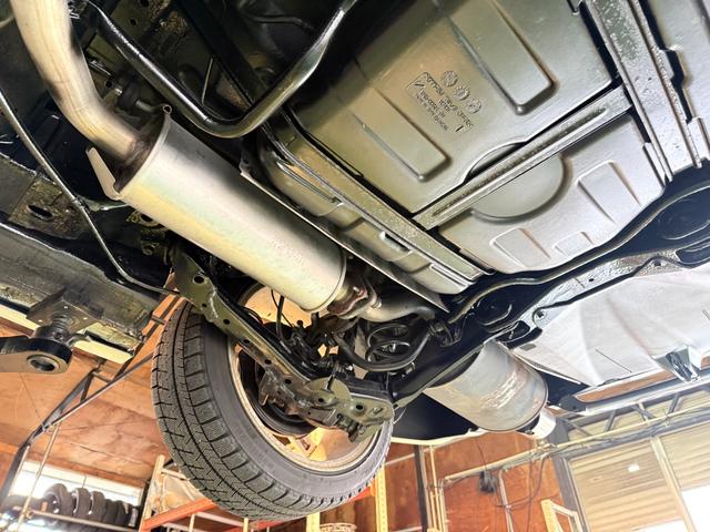 シビック タイプＲ　無限サスペンション／内装色赤／チャンピオンシップホワイト／キーレス／アルミホイ－ル／エンジン（Ｋ２０Ａ型　２２５馬力）を搭載６速マニュアルトランスミッション（24枚目）