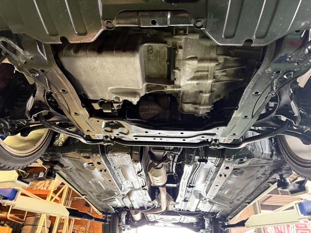 シビック タイプＲ　無限サスペンション／内装色赤／チャンピオンシップホワイト／キーレス／アルミホイ－ル／エンジン（Ｋ２０Ａ型　２２５馬力）を搭載６速マニュアルトランスミッション（25枚目）