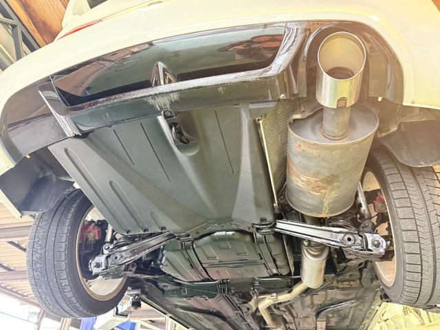 シビック タイプＲ　無限サスペンション／内装色赤／チャンピオンシップホワイト／キーレス／アルミホイ－ル／エンジン（Ｋ２０Ａ型　２２５馬力）を搭載６速マニュアルトランスミッション（26枚目）