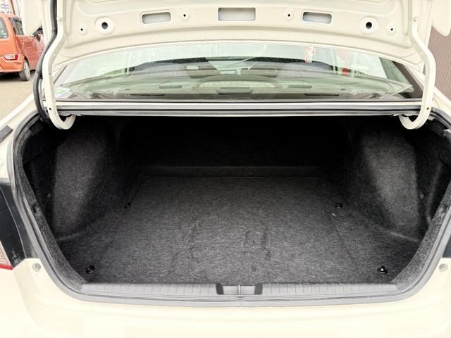 シビック タイプＲ　無限サスペンション／内装色赤／チャンピオンシップホワイト／キーレス／アルミホイ－ル／エンジン（Ｋ２０Ａ型　２２５馬力）を搭載６速マニュアルトランスミッション（30枚目）