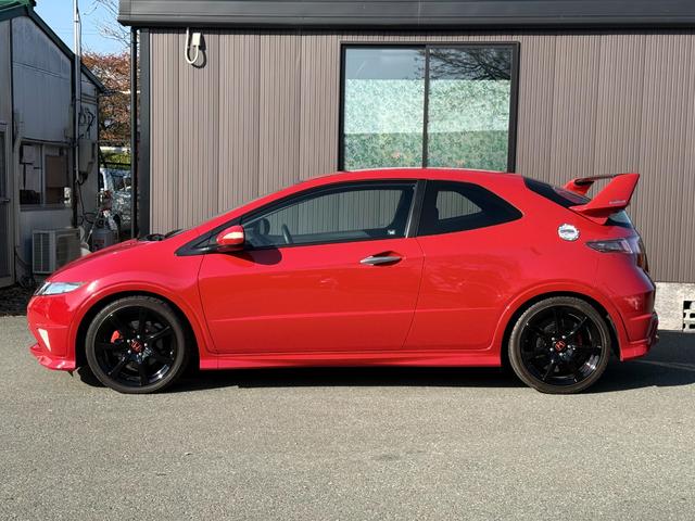 シビック タイプＲ　ユーロ　シビック／タイプＲユーロ／６速マニアル走行９，１２０ｋｍ／無限リアウィング／２００９年モデルは全国限定２０１０台／直列４気筒ｉ－ＶＴＥＣエンジンを搭載（２０１馬力）を搭載し、６速ＭＴ（4枚目）