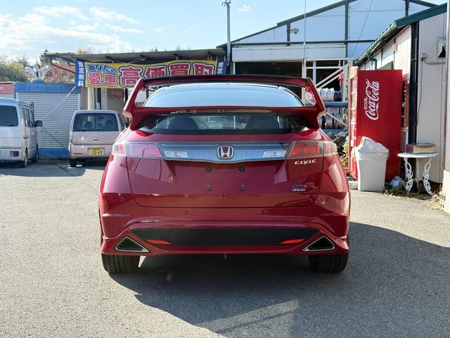 シビック タイプＲ　ユーロ　シビック／タイプＲユーロ／６速マニアル走行９，１２０ｋｍ／無限リアウィング／２００９年モデルは全国限定２０１０台／直列４気筒ｉ－ＶＴＥＣエンジンを搭載（２０１馬力）を搭載し、６速ＭＴ（6枚目）