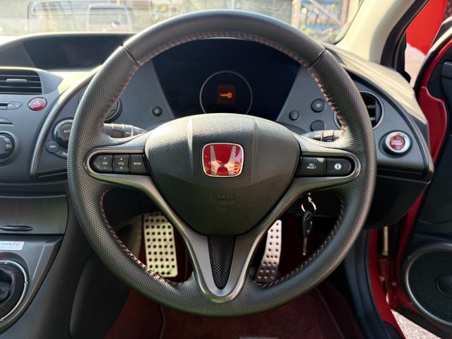 シビック タイプＲ　ユーロ　シビック／タイプＲユーロ／６速マニアル走行９，１２０ｋｍ／無限リアウィング／２００９年モデルは全国限定２０１０台／直列４気筒ｉ－ＶＴＥＣエンジンを搭載（２０１馬力）を搭載し、６速ＭＴ（8枚目）