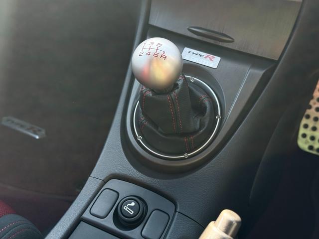 シビック タイプＲ　ユーロ　シビック／タイプＲユーロ／６速マニアル走行９，１２０ｋｍ／無限リアウィング／２００９年モデルは全国限定２０１０台／直列４気筒ｉ－ＶＴＥＣエンジンを搭載（２０１馬力）を搭載し、６速ＭＴ（11枚目）