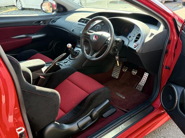 シビック タイプＲ　ユーロ　シビック／タイプＲユーロ／６速マニアル走行９，１２０ｋｍ／無限リアウィング／２００９年モデルは全国限定２０１０台／直列４気筒ｉ－ＶＴＥＣエンジンを搭載（２０１馬力）を搭載し、６速ＭＴ（16枚目）