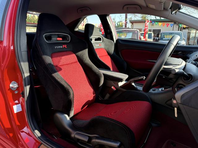 シビック タイプＲ　ユーロ　シビック／タイプＲユーロ／６速マニアル走行９，１２０ｋｍ／無限リアウィング／２００９年モデルは全国限定２０１０台／直列４気筒ｉ－ＶＴＥＣエンジンを搭載（２０１馬力）を搭載し、６速ＭＴ（17枚目）