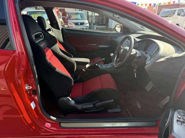 シビック タイプＲ　ユーロ　シビック／タイプＲユーロ／６速マニアル走行９，１２０ｋｍ／無限リアウィング／２００９年モデルは全国限定２０１０台／直列４気筒ｉ－ＶＴＥＣエンジンを搭載（２０１馬力）を搭載し、６速ＭＴ（18枚目）