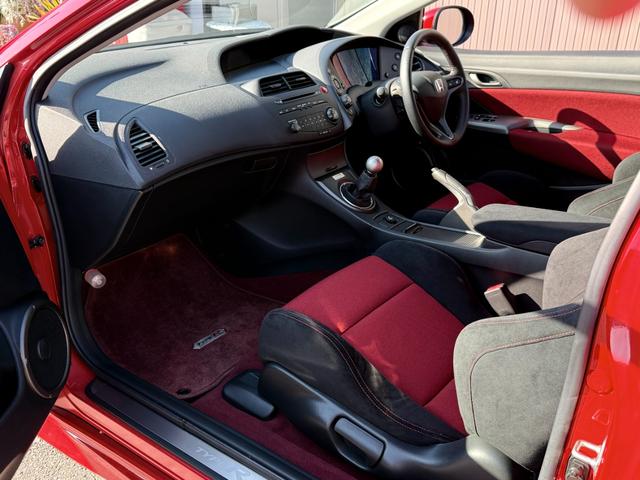 シビック タイプＲ　ユーロ　シビック／タイプＲユーロ／６速マニアル走行９，１２０ｋｍ／無限リアウィング／２００９年モデルは全国限定２０１０台／直列４気筒ｉ－ＶＴＥＣエンジンを搭載（２０１馬力）を搭載し、６速ＭＴ（19枚目）