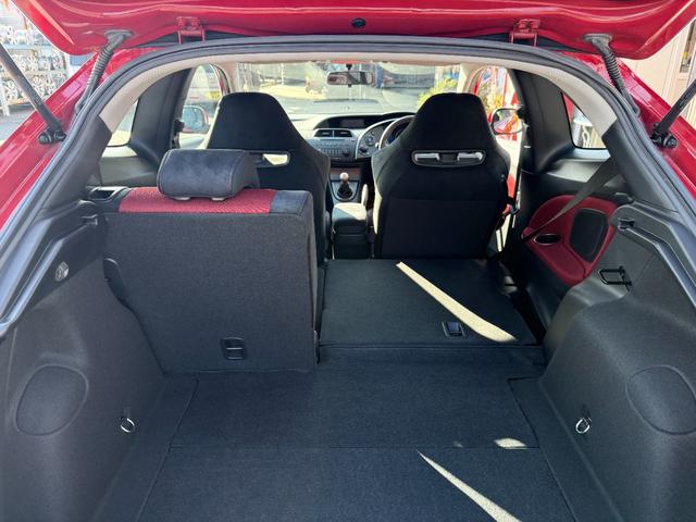 シビック タイプＲ　ユーロ　シビック／タイプＲユーロ／６速マニアル走行９，１２０ｋｍ／無限リアウィング／２００９年モデルは全国限定２０１０台／直列４気筒ｉ－ＶＴＥＣエンジンを搭載（２０１馬力）を搭載し、６速ＭＴ（21枚目）