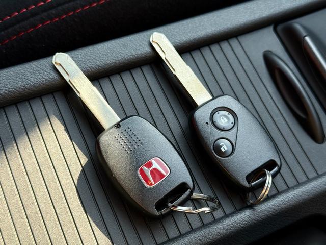 シビック タイプＲ　ユーロ　シビック／タイプＲユーロ／６速マニアル走行９，１２０ｋｍ／無限リアウィング／２００９年モデルは全国限定２０１０台／直列４気筒ｉ－ＶＴＥＣエンジンを搭載（２０１馬力）を搭載し、６速ＭＴ（37枚目）