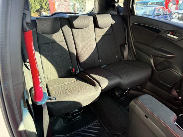 フィット RS アイドリングストップ/クルーズコントロール/横滑り防止装置/衝突被害軽減ブレーキ/バックカメラ/スマートキー/ワンセグTV/メモリーナビ/LEDヘッドライト/クロススピード17×7.0Jアルミホイール(18枚目)