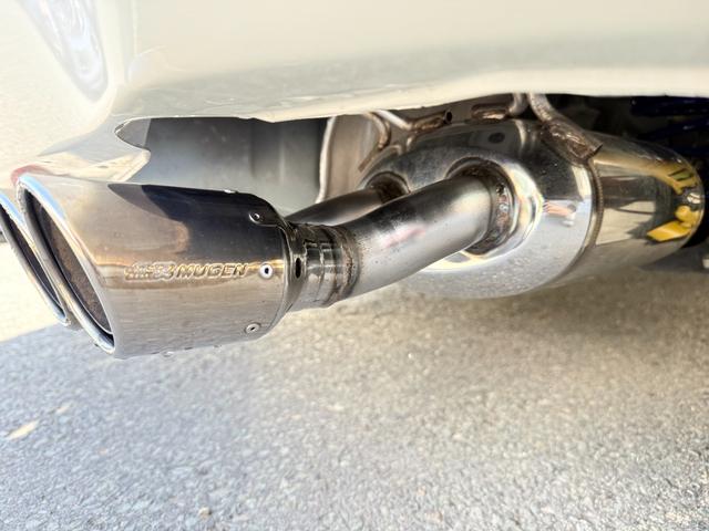 フィット RS アイドリングストップ/クルーズコントロール/横滑り防止装置/衝突被害軽減ブレーキ/バックカメラ/スマートキー/ワンセグTV/メモリーナビ/LEDヘッドライト/クロススピード17×7.0Jアルミホイール(28枚目)