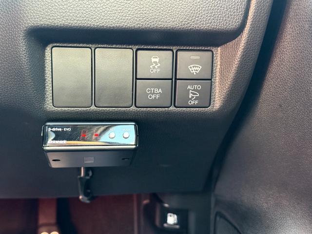 フィット RS アイドリングストップ/クルーズコントロール/横滑り防止装置/衝突被害軽減ブレーキ/バックカメラ/スマートキー/ワンセグTV/メモリーナビ/LEDヘッドライト/クロススピード17×7.0Jアルミホイール(31枚目)