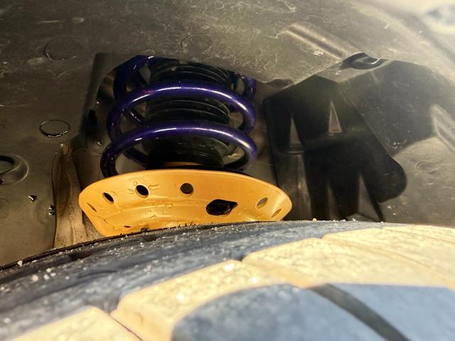 フィット RS アイドリングストップ/クルーズコントロール/横滑り防止装置/衝突被害軽減ブレーキ/バックカメラ/スマートキー/ワンセグTV/メモリーナビ/LEDヘッドライト/クロススピード17×7.0Jアルミホイール(32枚目)