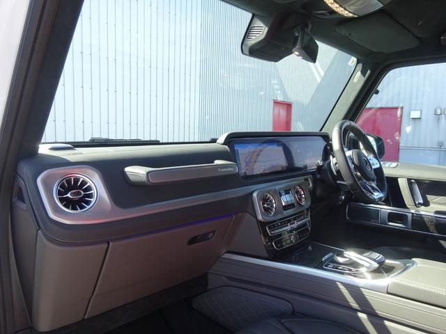 Ｇクラス Ｇ６３　ＭＡＮＵＦＡＫＴＵＲプログラムプラス　ＭＡＮＵＦＡＫＴＵＲインテリアプラスＰＫＧ　ＡＭＧカーボンファイバーインテリアトリム　ＡＭＧナイトＰＫＧ　ＡＭＧ２２ｉｎアルミ　ＳＲ　ワンオーナー　ＥＴＣ２．０（6枚目）
