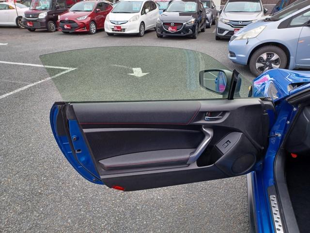 BRZ R 6速マニュアル ナビ フルセグTV Bluetooth DVD再生 バックカメラ HIDヘッドライト 横滑り防止 フォグランプ(28枚目)