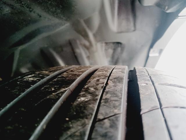 フォレスター ２．０ｉ－Ｌ　アイサイト　ナビ　フルセグＴＶ　Ｂｌｕｅｔｏｏｔｈ　バックカメラ　フロントカメラ　レーダークルーズ　ＳＴｉダウンサス　ＳＴｉタワーバー　シートヒーター　ルーフレール（20枚目）