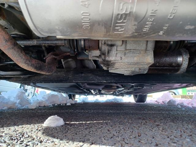 キューブ １５Ｘ　ＦＯＵＲ　４ＷＤ・車検整備付き（12枚目）