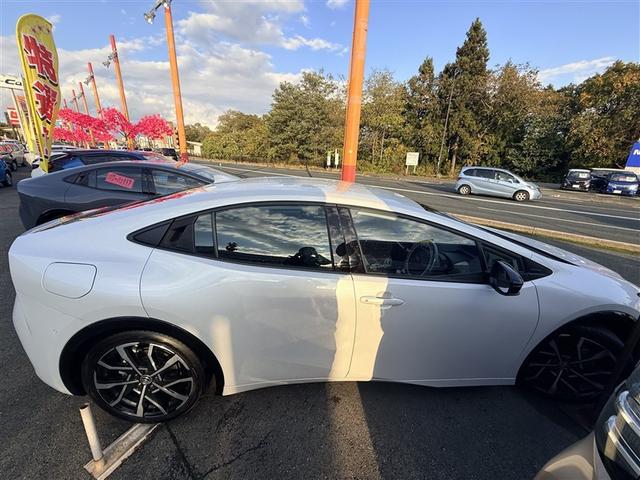 プリウス Z 寒冷地 衝突被害軽減システム メモリーナビ バックカメラ フルセグ 革シート LEDヘッドランプ アルミホイール スマートキー オートクルーズコントロール ETC 盗難防止装置 キーレス ハイブリッド(4枚目)