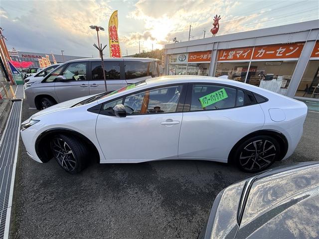 プリウス Z 寒冷地 衝突被害軽減システム メモリーナビ バックカメラ フルセグ 革シート LEDヘッドランプ アルミホイール スマートキー オートクルーズコントロール ETC 盗難防止装置 キーレス ハイブリッド(8枚目)