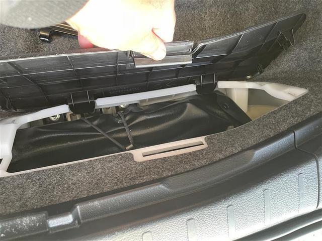 ノア Ｘ　４ＷＤ　衝突被害軽減システム　メモリーナビ　バックカメラ　電動スライドドア　ワンセグ　ＬＥＤヘッドランプ　後席モニター　オートクルーズコントロール　アイドリングストップ　ＥＴＣ　盗難防止装置　キーレス（12枚目）