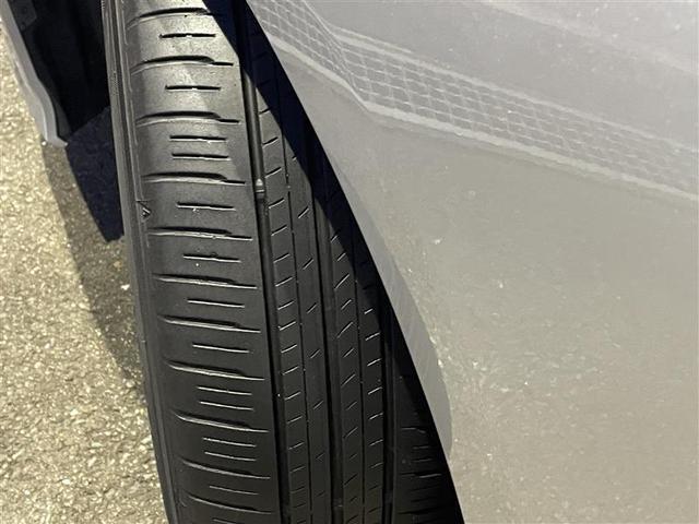 プリウス Ｓ　４ＷＤ　寒冷地　衝突被害軽減システム　メモリーナビ　バックカメラ　ＬＥＤヘッドランプ　アルミホイール　ドラレコ　スマートキー　オートクルーズコントロール　ＥＴＣ　盗難防止装置　キーレス　横滑り防止機能（2枚目）