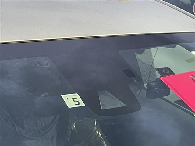 プリウス Ｓ　４ＷＤ　寒冷地　衝突被害軽減システム　メモリーナビ　バックカメラ　ＬＥＤヘッドランプ　アルミホイール　ドラレコ　スマートキー　オートクルーズコントロール　ＥＴＣ　盗難防止装置　キーレス　横滑り防止機能（3枚目）