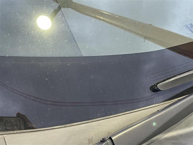 プリウス Ｓ　４ＷＤ　寒冷地　衝突被害軽減システム　メモリーナビ　バックカメラ　ＬＥＤヘッドランプ　アルミホイール　ドラレコ　スマートキー　オートクルーズコントロール　ＥＴＣ　盗難防止装置　キーレス　横滑り防止機能（4枚目）