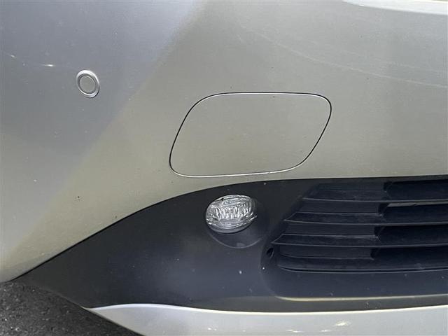 プリウス Ｓ　４ＷＤ　寒冷地　衝突被害軽減システム　メモリーナビ　バックカメラ　ＬＥＤヘッドランプ　アルミホイール　ドラレコ　スマートキー　オートクルーズコントロール　ＥＴＣ　盗難防止装置　キーレス　横滑り防止機能（7枚目）