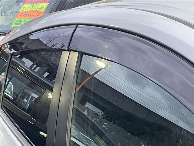 プリウス Ｓ　４ＷＤ　寒冷地　衝突被害軽減システム　メモリーナビ　バックカメラ　ＬＥＤヘッドランプ　アルミホイール　ドラレコ　スマートキー　オートクルーズコントロール　ＥＴＣ　盗難防止装置　キーレス　横滑り防止機能（17枚目）