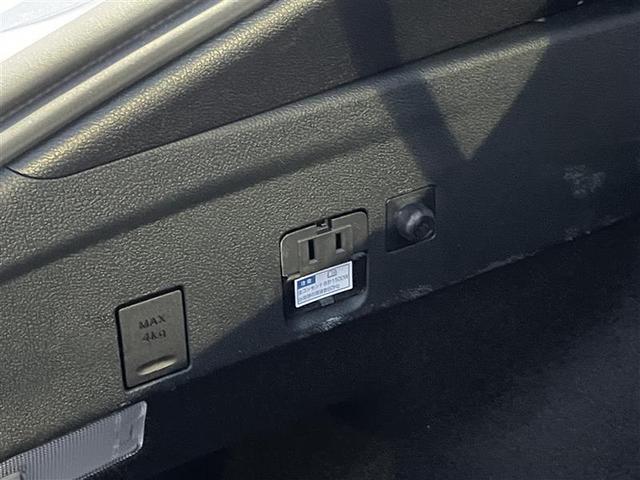 プリウス Ｓ　４ＷＤ　寒冷地　衝突被害軽減システム　メモリーナビ　バックカメラ　ＬＥＤヘッドランプ　アルミホイール　ドラレコ　スマートキー　オートクルーズコントロール　ＥＴＣ　盗難防止装置　キーレス　横滑り防止機能（23枚目）