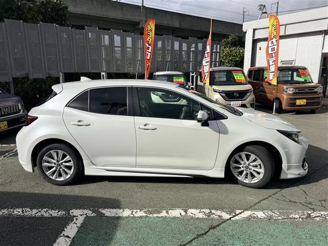 カローラスポーツ ハイブリッドＧ　寒冷地　衝突被害軽減システム　メモリーナビ　バックカメラ　フルセグ　ＬＥＤヘッドランプ　アルミホイール　スマートキー　オートクルーズコントロール　アイドリングストップ　ＥＴＣ　盗難防止装置　キーレス（4枚目）