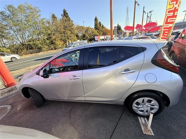 アクア X 4WD 寒冷地 衝突被害軽減システム バックカメラ LEDヘッドランプ スマートキー オートクルーズコントロール 盗難防止装置 キーレス 横滑り防止機能 ハイブリッド(8枚目)