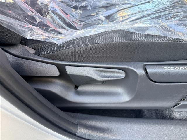 アクア X 4WD 寒冷地 衝突被害軽減システム バックカメラ LEDヘッドランプ スマートキー オートクルーズコントロール 盗難防止装置 キーレス 横滑り防止機能 ハイブリッド(32枚目)