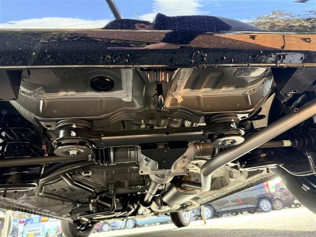 N-BOX ベースグレード 4WD 衝突被害軽減システム 電動スライドドア スマートキー オートクルーズコントロール 盗難防止装置 キーレス 横滑り防止機能 ベンチシート(12枚目)