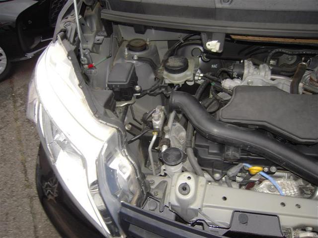 普段はあまり見ないエンジンルーム内も綺麗に仕上げています。見えないところも清潔に保ちたいですよね。