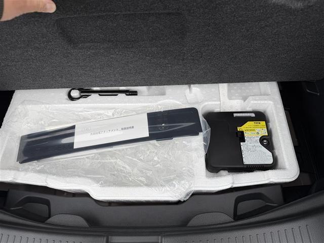 アクア Ｘ　４ＷＤ　寒冷地　衝突被害軽減システム　バックカメラ　ＬＥＤヘッドランプ　スマートキー　オートクルーズコントロール　盗難防止装置　キーレス　横滑り防止機能　ハイブリッド（9枚目）