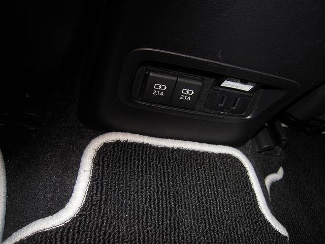 カローラツーリング ハイブリッド　ダブルバイビー　４ＷＤ　寒冷地　衝突被害軽減システム　メモリーナビ　バックカメラ　ＬＥＤヘッドランプ　アルミホイール　スマートキー　オートクルーズコントロール　アイドリングストップ　ＥＴＣ　盗難防止装置　キーレス（18枚目）