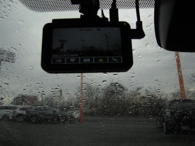 カローラツーリング ハイブリッド　ダブルバイビー　４ＷＤ　寒冷地　衝突被害軽減システム　メモリーナビ　バックカメラ　ＬＥＤヘッドランプ　アルミホイール　スマートキー　オートクルーズコントロール　アイドリングストップ　ＥＴＣ　盗難防止装置　キーレス（27枚目）